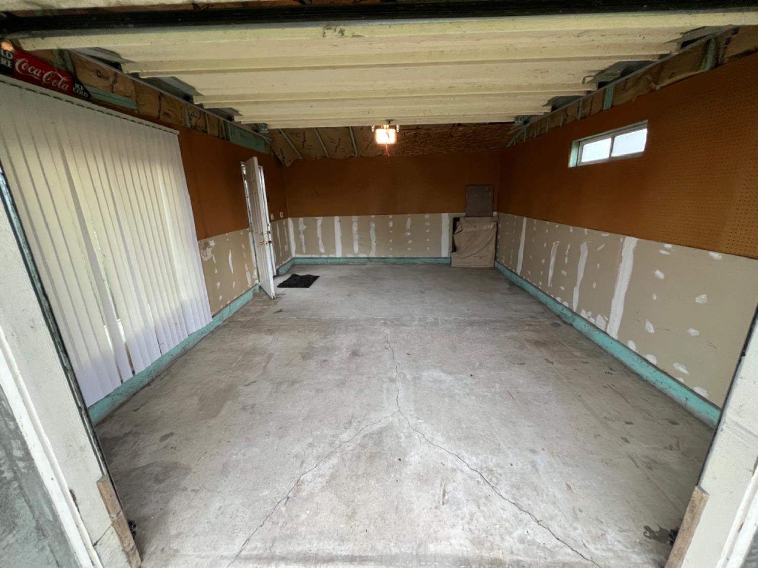 517 Rimmer Avenue Sacramento, CA 95834 - Photo 8 of 20 a view of a garage