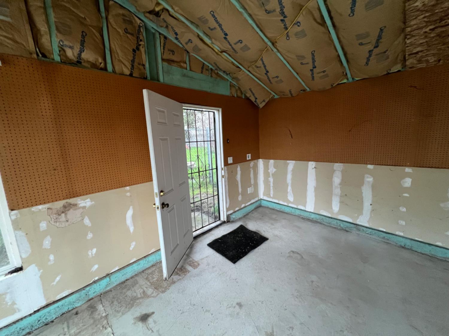 517 Rimmer Avenue Sacramento, CA 95834 - Photo 9 of 20 a view of an empty room