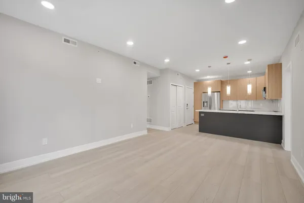 $2,400 | 1111 South 24th Street, Unit 202, Philadelphia, PA 19146