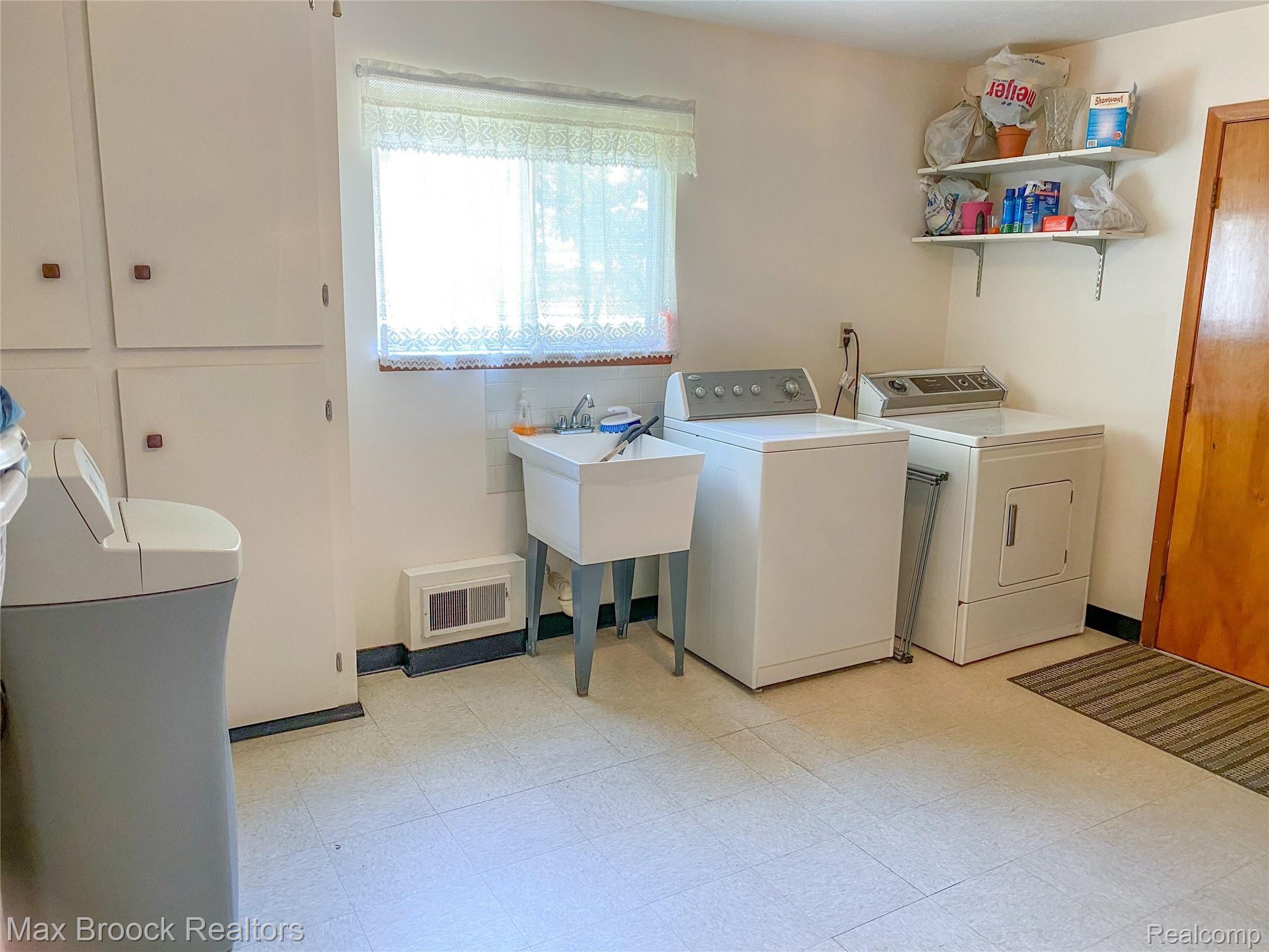 4142 Palms Road Casco, MI 48064 - Photo 23 of 30 Mud Room/Laundry Room