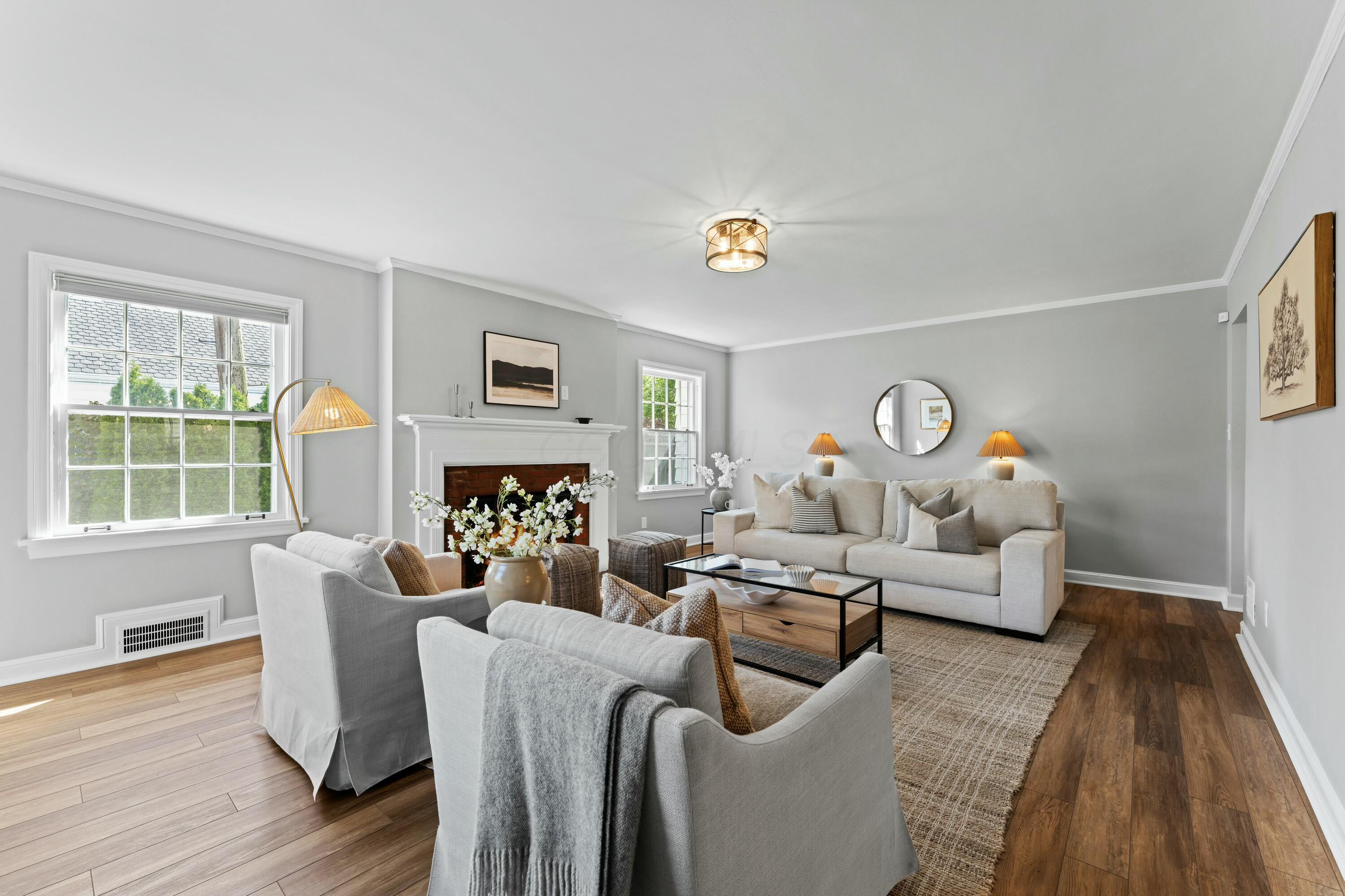 2597 York Road Upper Arlington, OH 43221 - Photo 9 of 71 Living Room