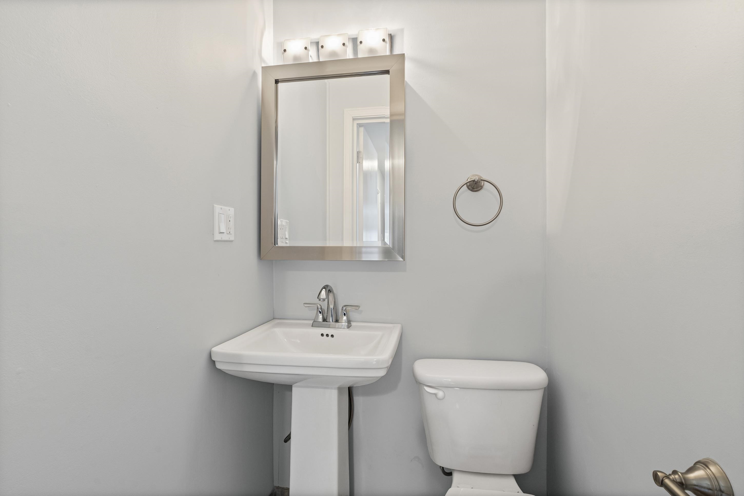 506 McDermitt Road Memphis, TN 38120 - Photo 19 of 29 Bathroom featuring toilet