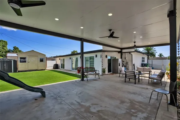 a view of a house with backyard and a garden