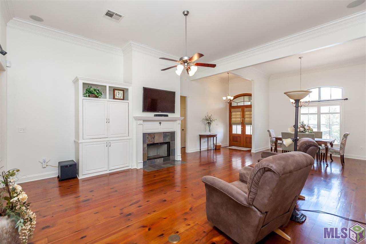 8538 Highcrest Drive Baton Rouge, LA 70809 - Photo 3 of 30 Living Room