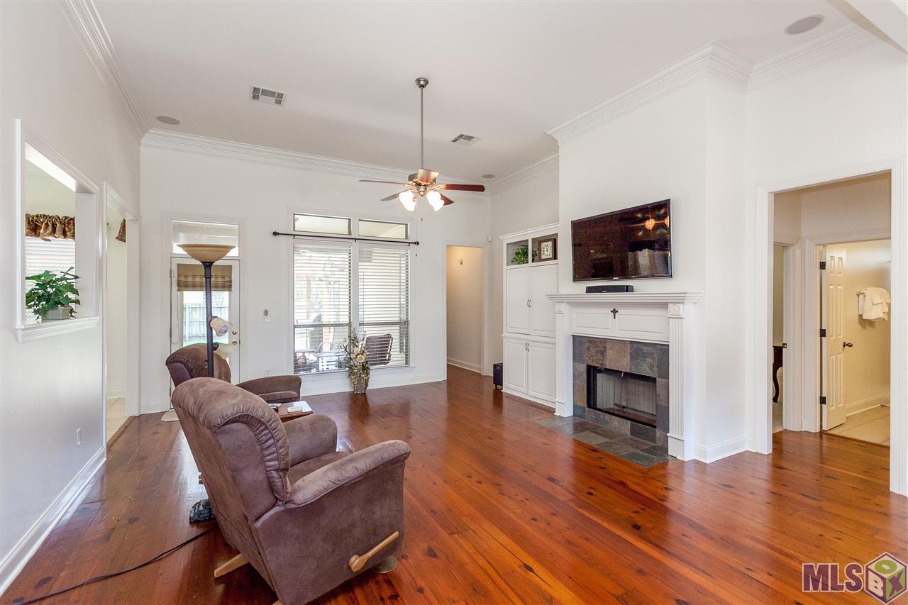 8538 Highcrest Drive Baton Rouge, LA 70809 - Photo 6 of 30 Living Room
