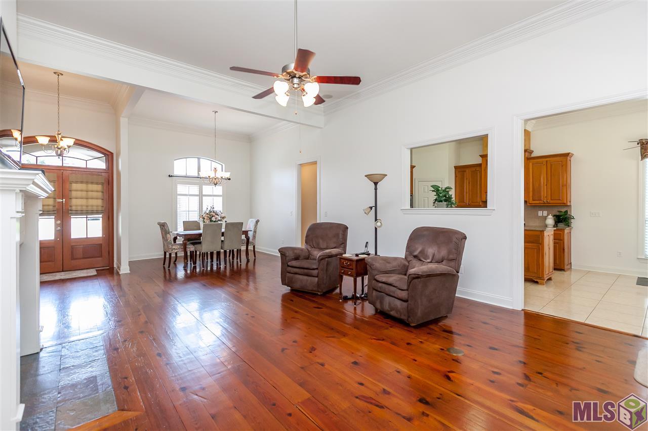 8538 Highcrest Drive Baton Rouge, LA 70809 - Photo 7 of 30 Living Room