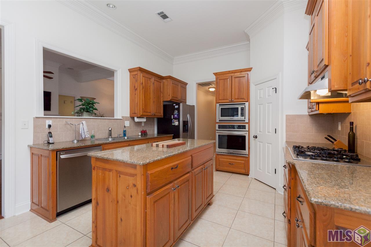 8538 Highcrest Drive Baton Rouge, LA 70809 - Photo 8 of 30 Kitchen