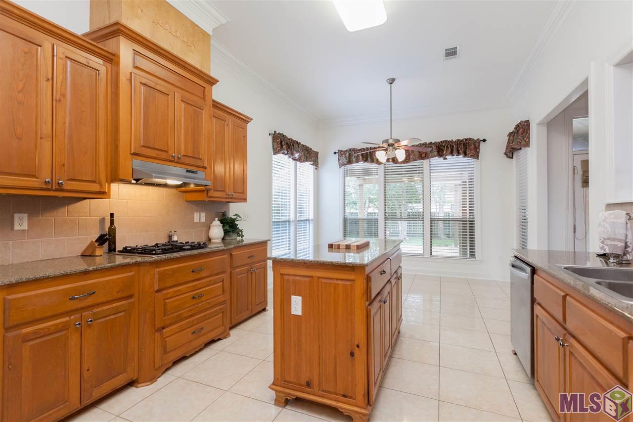 8538 Highcrest Drive Baton Rouge, LA 70809 - Photo 9 of 30 Kitchen