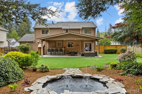 a view of a yard in front of house