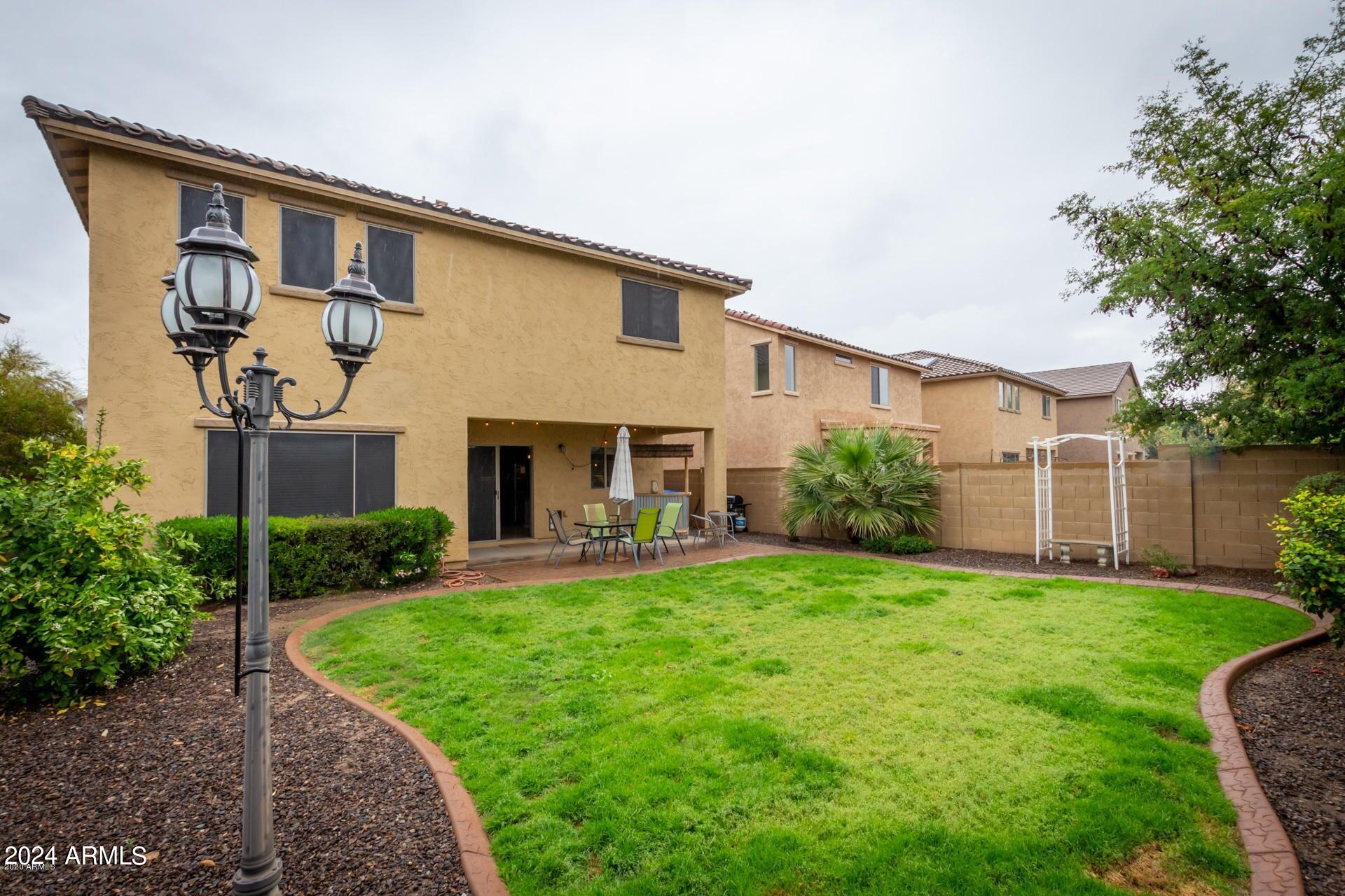 2217 West Kathleen Road Phoenix, AZ 85023 - Photo 24 of 42 a front view of a house with garden