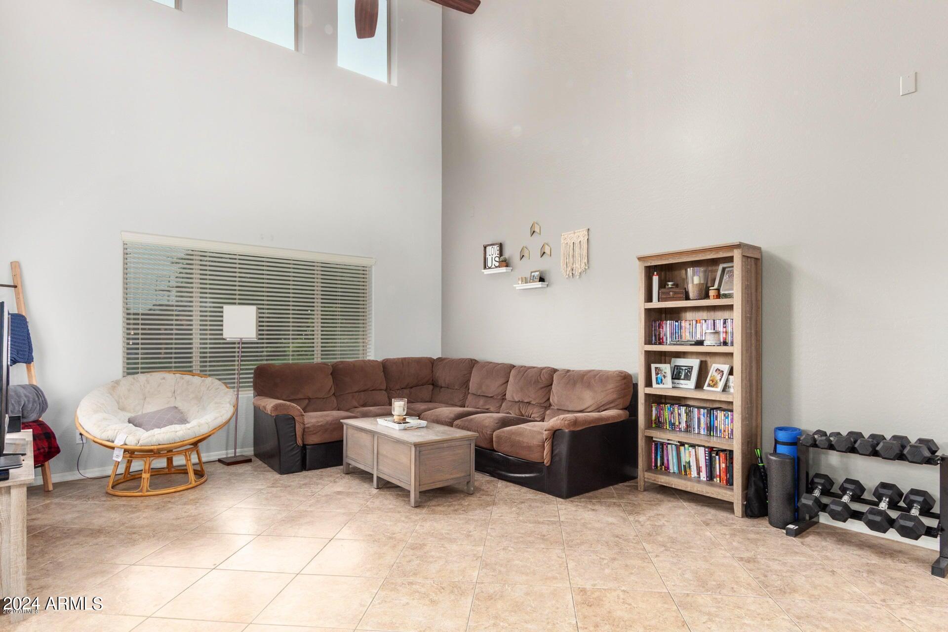 2217 West Kathleen Road Phoenix, AZ 85023 - Photo 5 of 42 a living room with furniture and a book shelf
