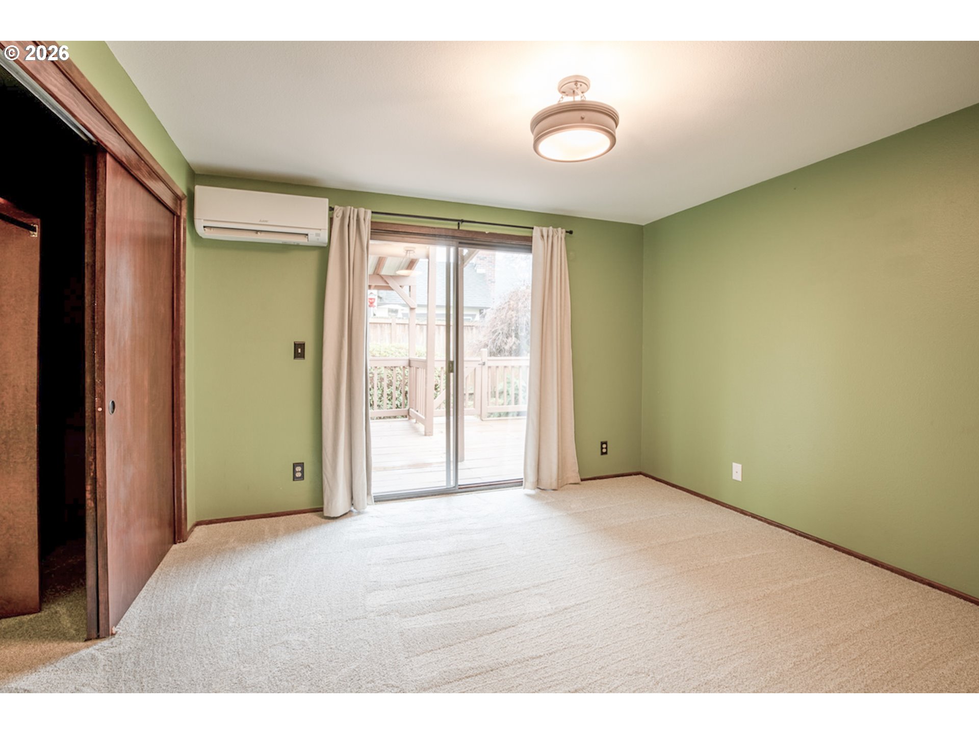 475 Banton Avenue Eugene, OR 97404 - Photo 19 of 34 a view of an empty room with a window