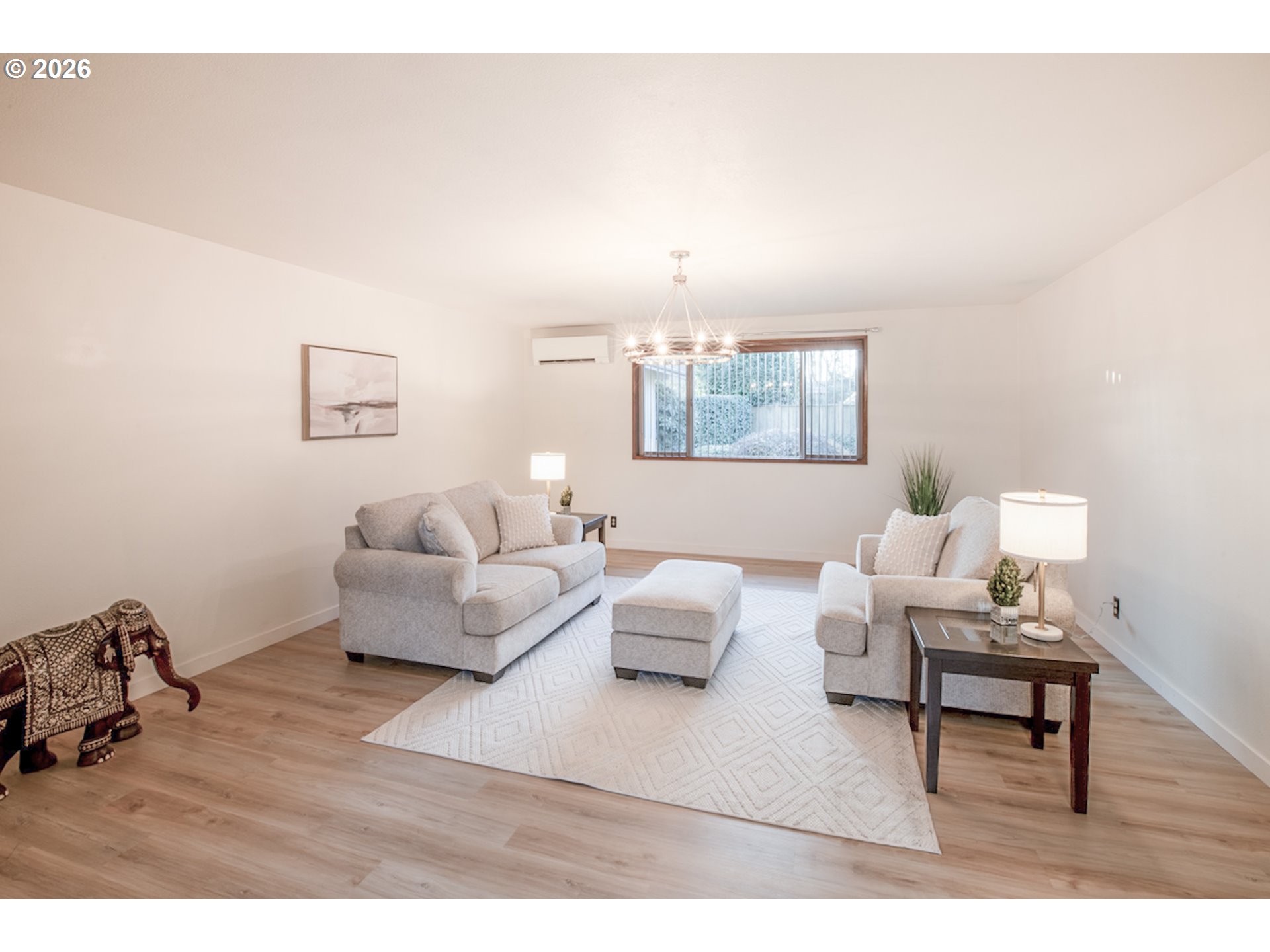 475 Banton Avenue Eugene, OR 97404 - Photo 6 of 34 a living room with furniture and a lamp