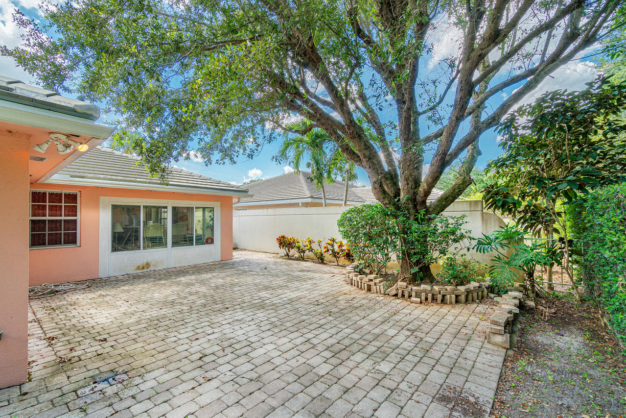 4059 Grove Point Road Palm Beach Gardens, FL 33410 - Photo 21 of 27 Private Back Yard