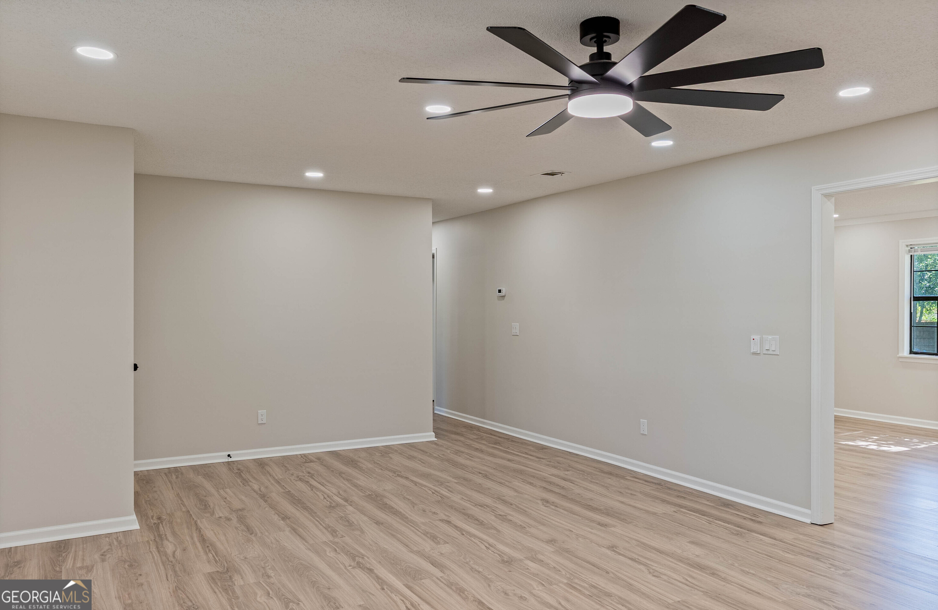 1010 Cherrywood Road Waycross, GA 31503 - Photo 11 of 27