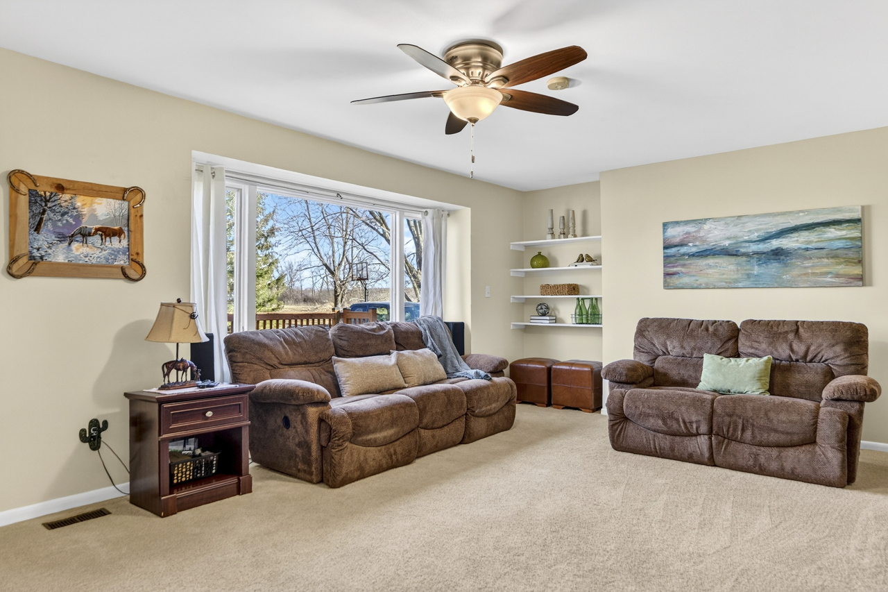 4015 Sunnyside Road Woodstock, IL 60098 - Photo 14 of 55