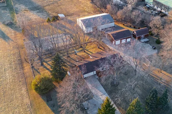 $700,000 | 4015 Sunnyside Road, Woodstock, IL 60098