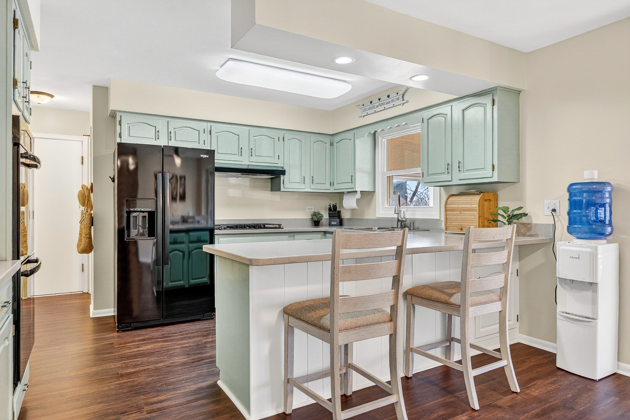 4015 Sunnyside Road Woodstock, IL 60098 - Photo 4 of 55