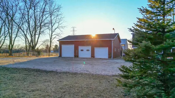 $700,000 | 4015 Sunnyside Road, Woodstock, IL 60098