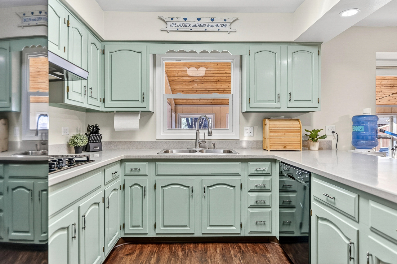 4015 Sunnyside Road Woodstock, IL 60098 - Photo 5 of 55