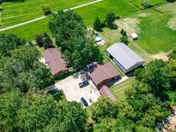$700,000 | 4015 Sunnyside Road, Woodstock, IL 60098