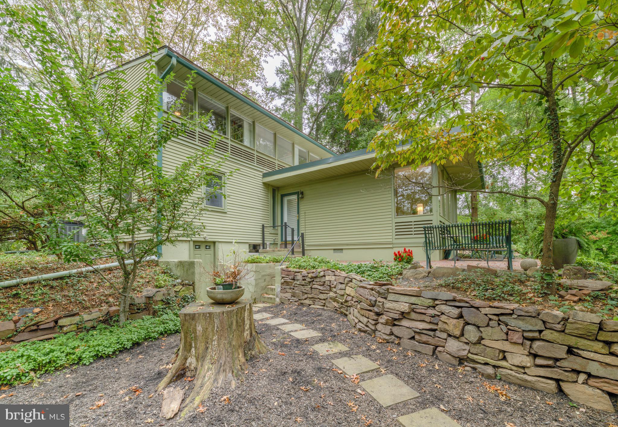 267 Hamilton Avenue Princeton, NJ 08540 - Photo 34 of 39 a backyard of a house with table and chairs