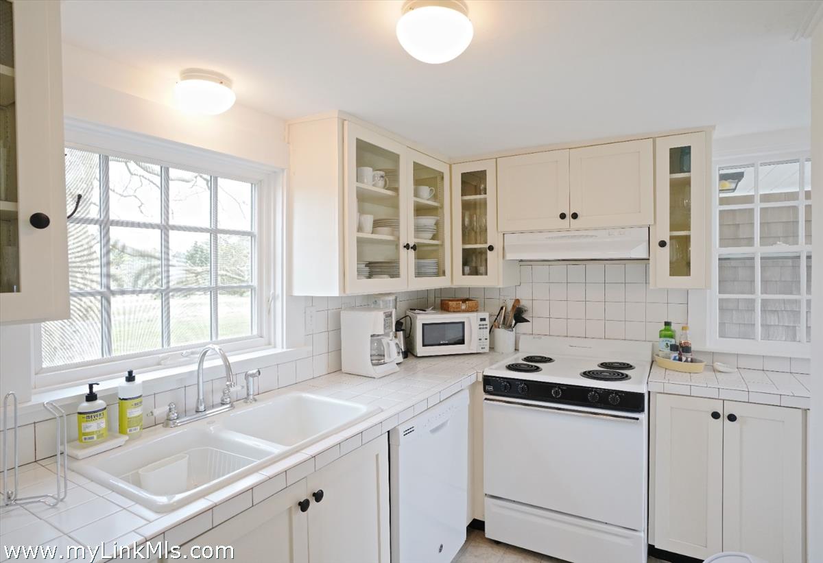 31 Butler's Cove Road Edgartown, MA 02539 - Photo 3 of 24