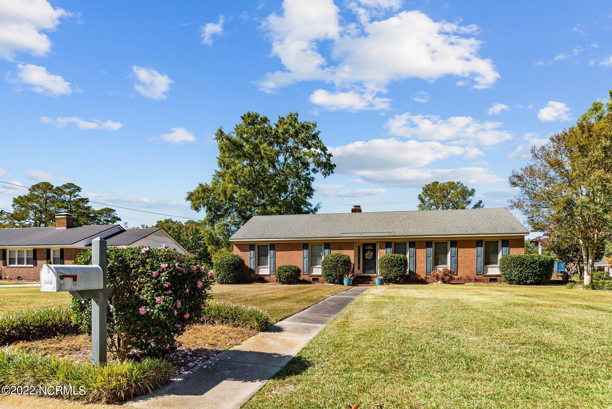 2408 Hardee Road Kinston, NC 28504 - Photo 2 of 51 2-web-or-mls-DSC_5377
