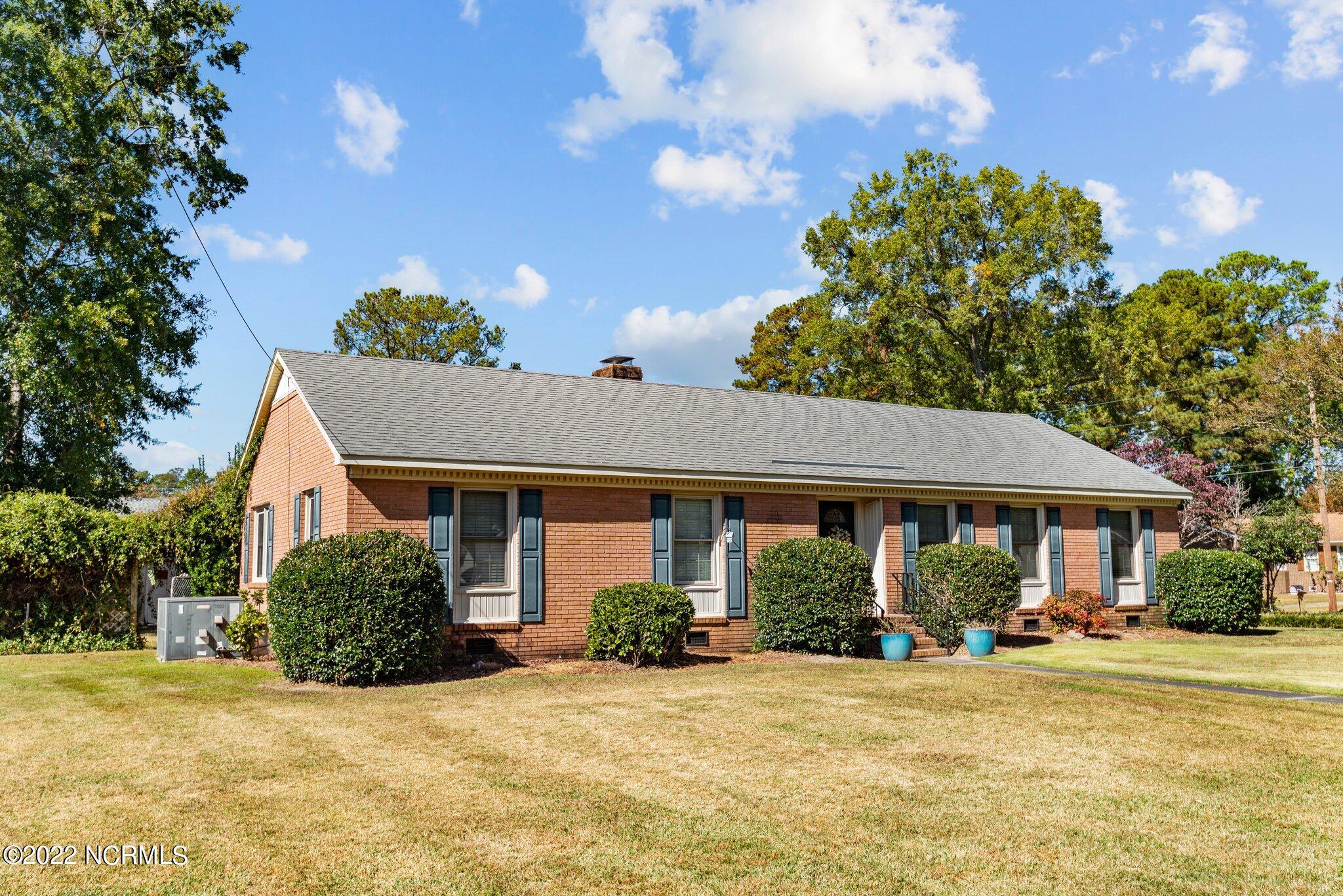 2408 Hardee Road Kinston, NC 28504 - Photo 3 of 51 3-web-or-mls-DSC_5378