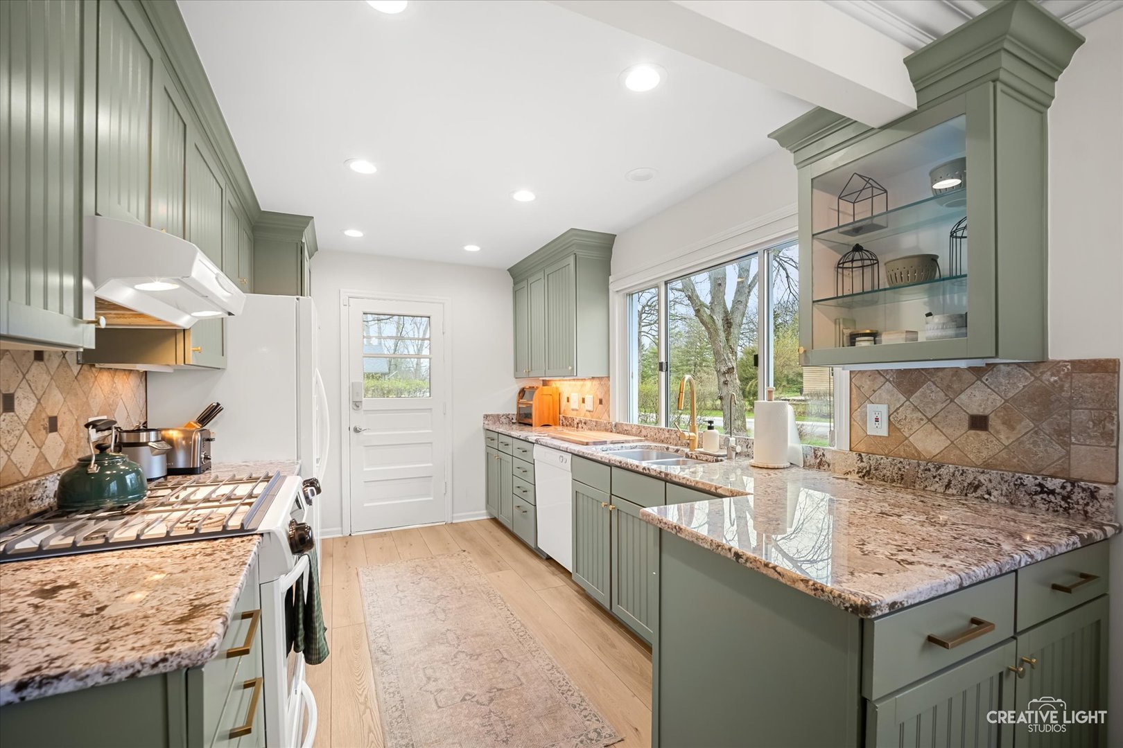 93 Golfview Road Lake Zurich, IL 60047 - Photo 8 of 26 Gallery Image 8