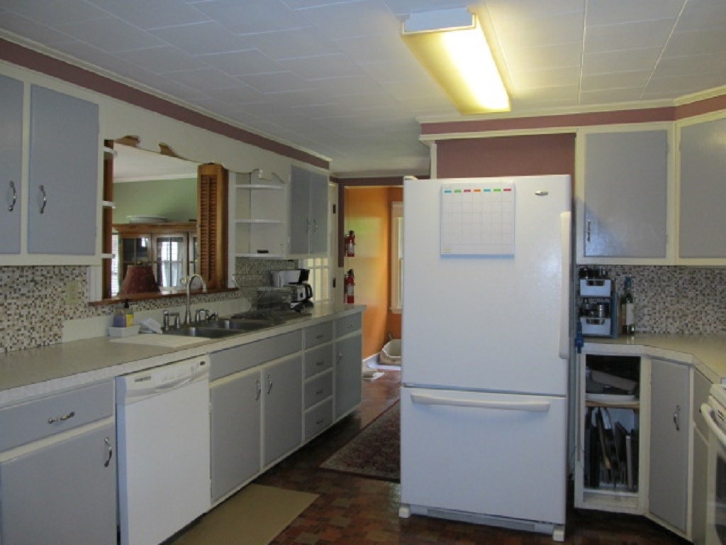 21 West Surry Road Keene, NH 03431 - Photo 7 of 19