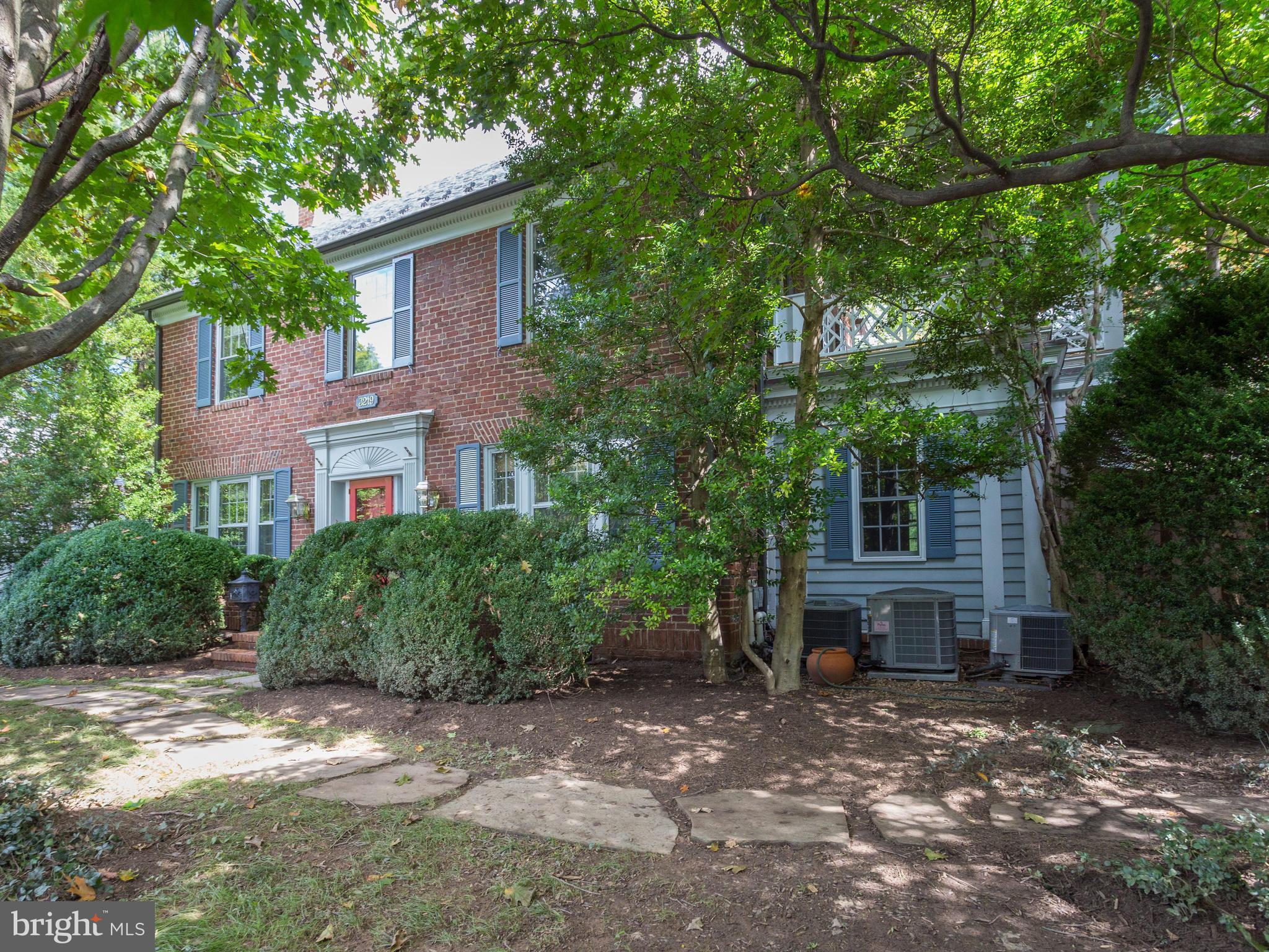 3219 North Glebe Road Arlington, VA 22207 - Photo 2 of 30 Exterior (Front)
