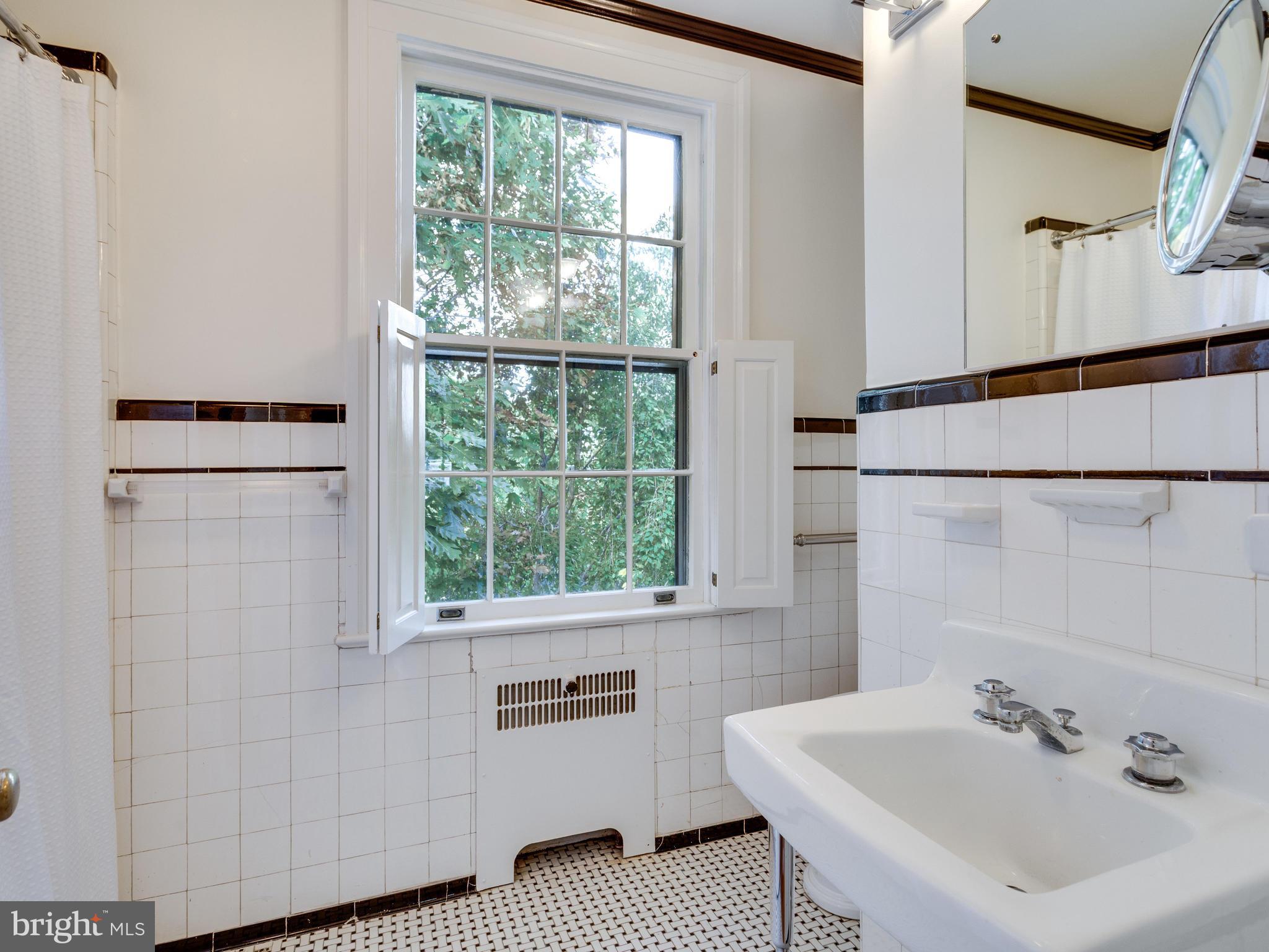 3219 North Glebe Road Arlington, VA 22207 - Photo 22 of 30 Bath