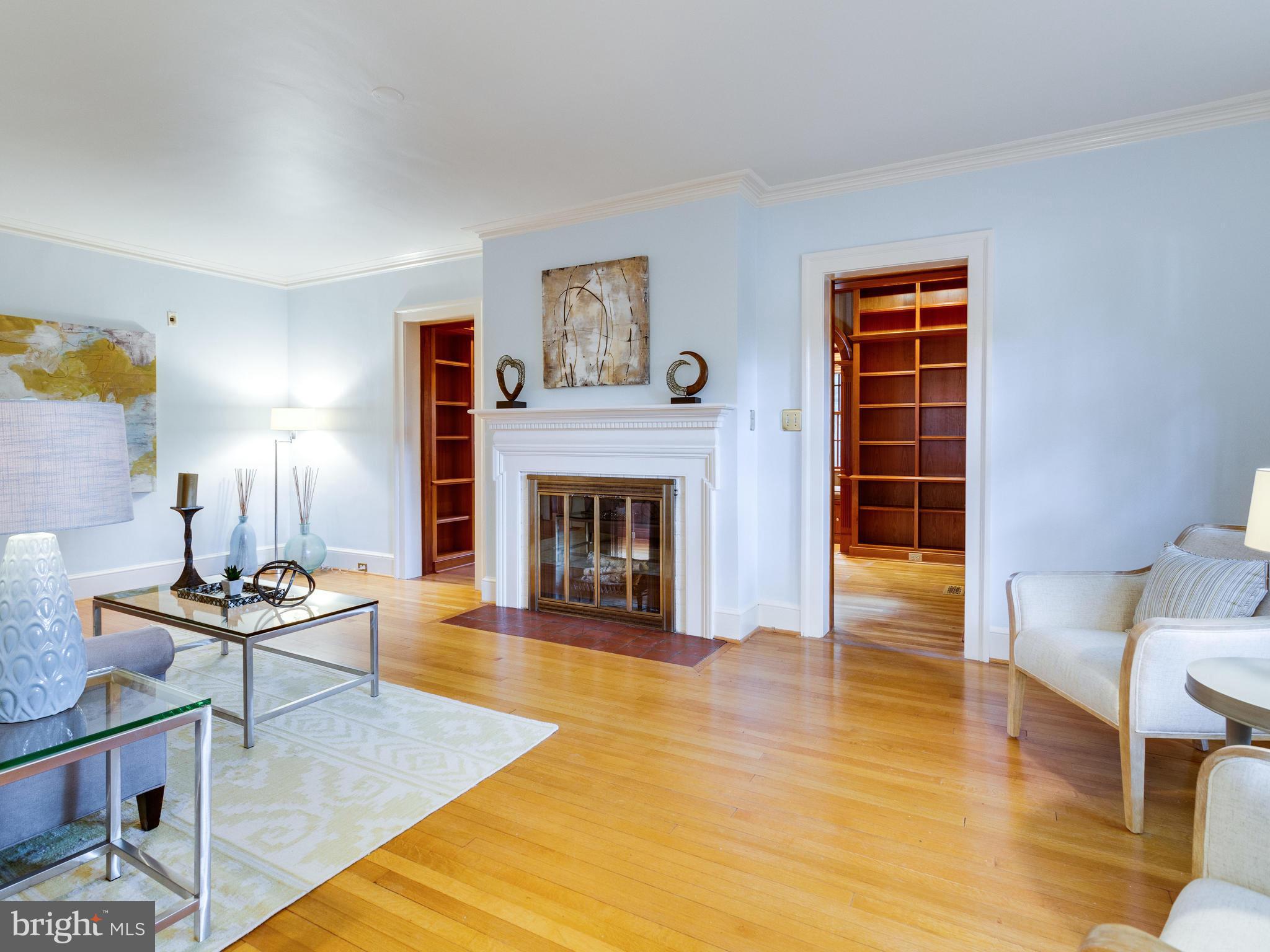 3219 North Glebe Road Arlington, VA 22207 - Photo 4 of 30 Living Room