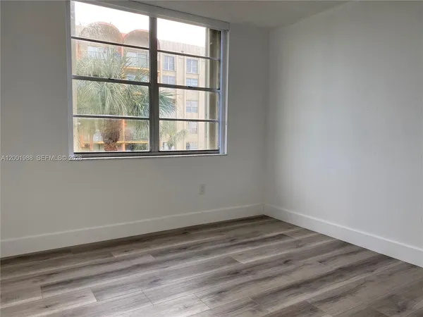 $2,400 | 9320 Fontainebleau Boulevard, Unit 301, Miami, FL 33172