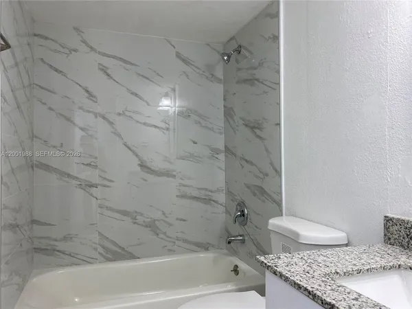 $2,400 | 9320 Fontainebleau Boulevard, Unit 301, Miami, FL 33172