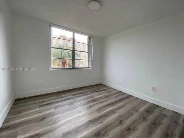 $2,400 | 9320 Fontainebleau Boulevard, Unit 301, Miami, FL 33172
