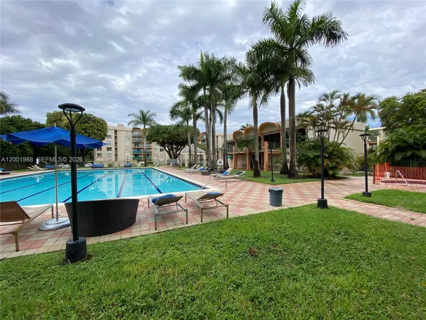 $2,400 | 9320 Fontainebleau Boulevard, Unit 301, Miami, FL 33172
