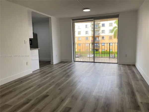 $2,400 | 9320 Fontainebleau Boulevard, Unit 301, Miami, FL 33172