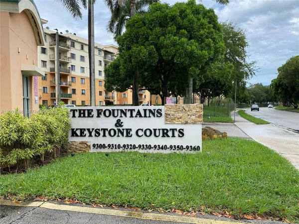 $2,400 | 9320 Fontainebleau Boulevard, Unit 301, Miami, FL 33172