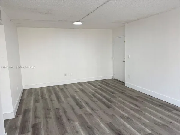 $2,400 | 9320 Fontainebleau Boulevard, Unit 301, Miami, FL 33172