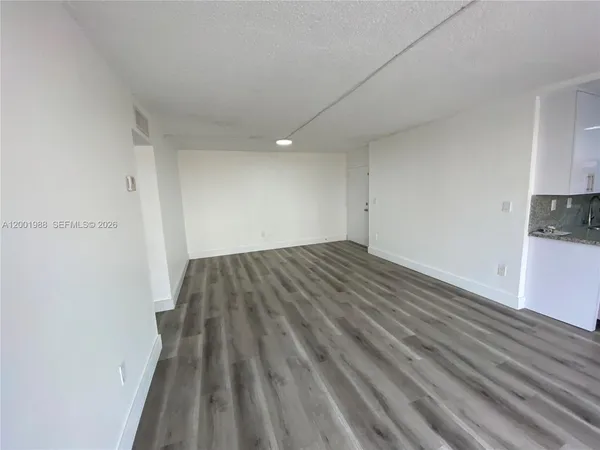 $2,400 | 9320 Fontainebleau Boulevard, Unit 301, Miami, FL 33172