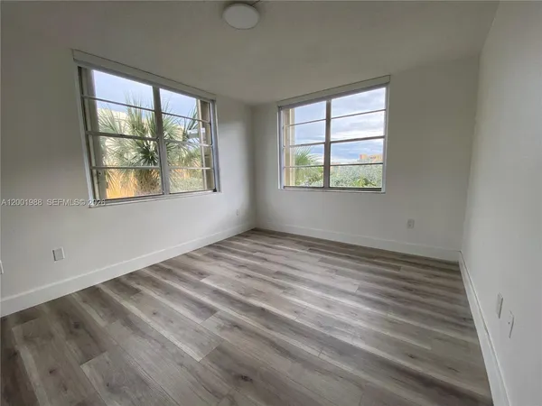 $2,400 | 9320 Fontainebleau Boulevard, Unit 301, Miami, FL 33172