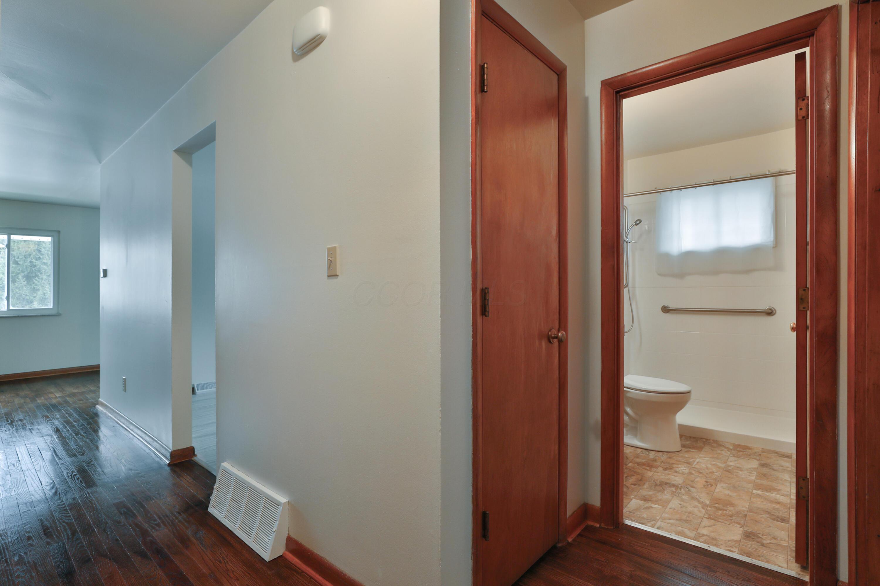 1046 Northridge Road Columbus, OH 43224 - Photo 18 of 36 1046-Northridge-16