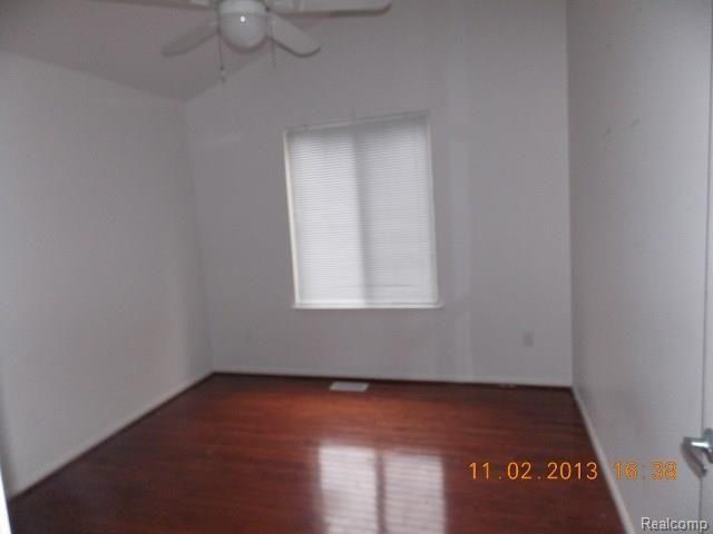 2409 Maplecrest Road Sterling Heights, MI 48310 - Photo 7 of 14 DSCN0474 (640x480).jpg