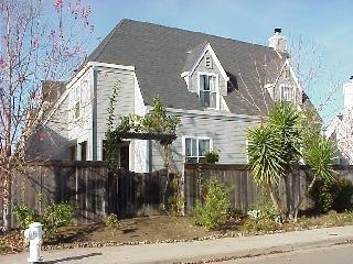 2336 Roburta Lane Santa Rosa, CA 95403 - Photo 3 of 10 a view of a brick house with plants and large tree