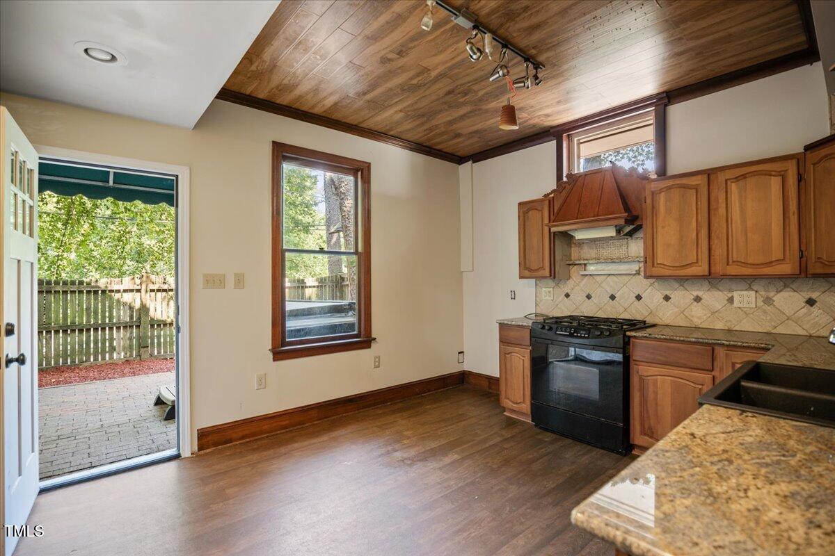 2124 Fallon Oaks Court Raleigh, NC 27608 - Photo 28 of 36 20-IMG_5086
