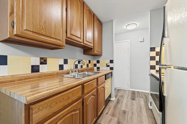 $115,000 | 12964 Nicollet Avenue, Unit 301, Burnsville, MN 55337