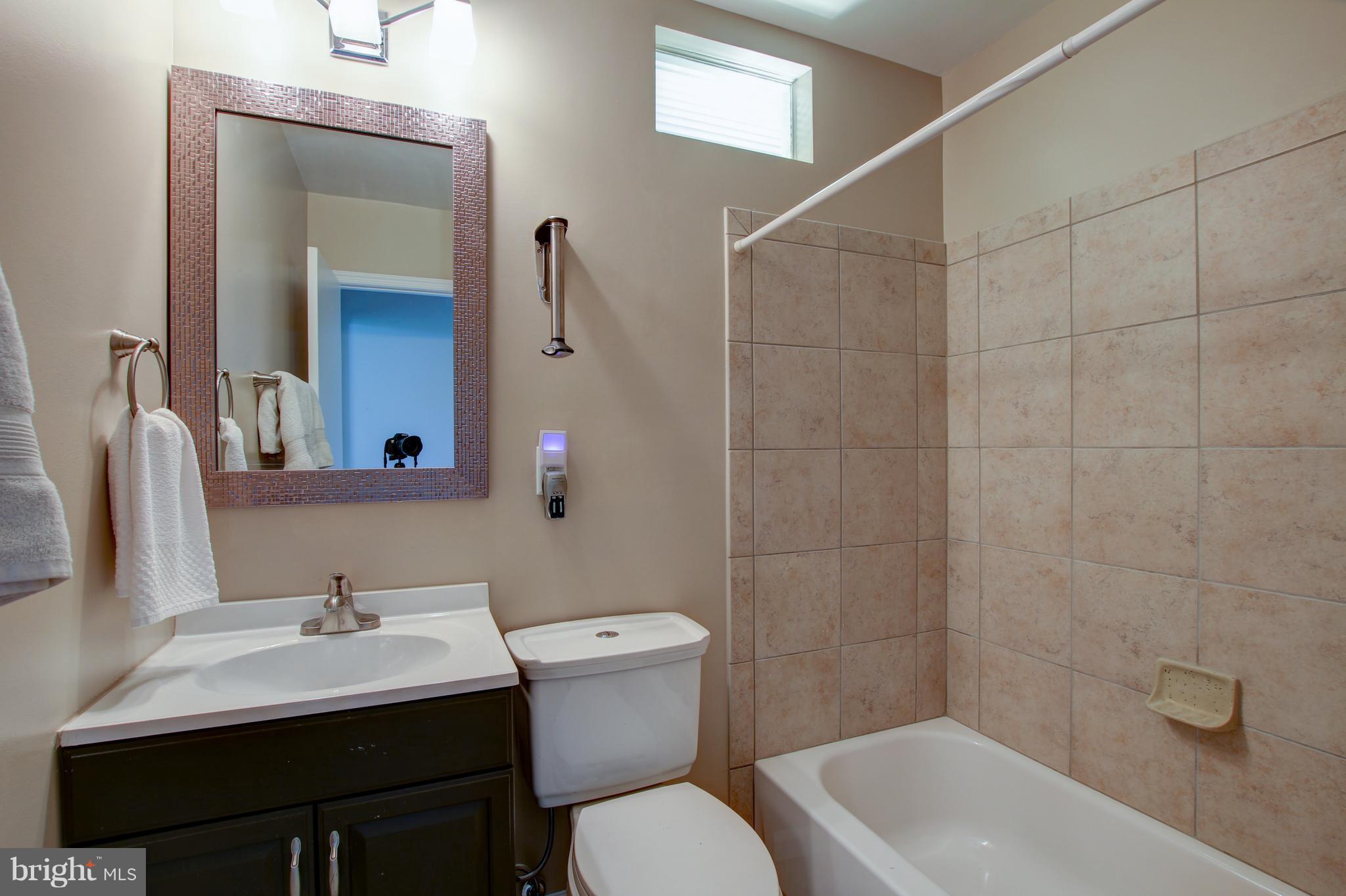 8804 Stark Road Annandale, VA 22003 - Photo 21 of 30 Bath