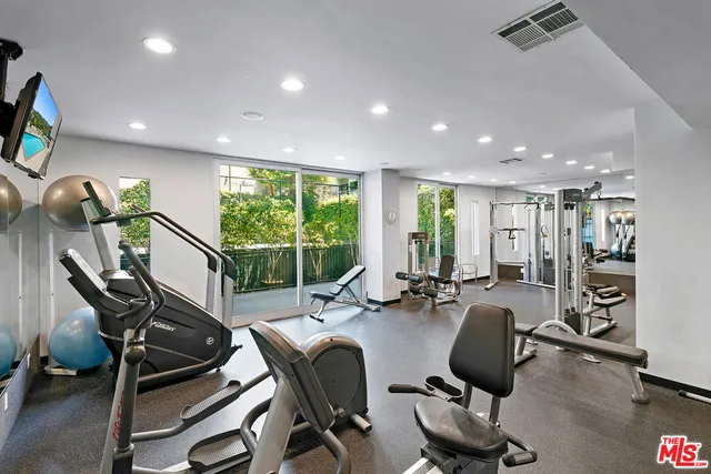 $14,950 | 1100 Alta Loma Road, Unit 16B, West Hollywood, CA 90069